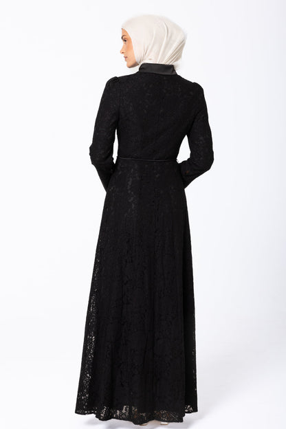 Robe lilas en dentelle